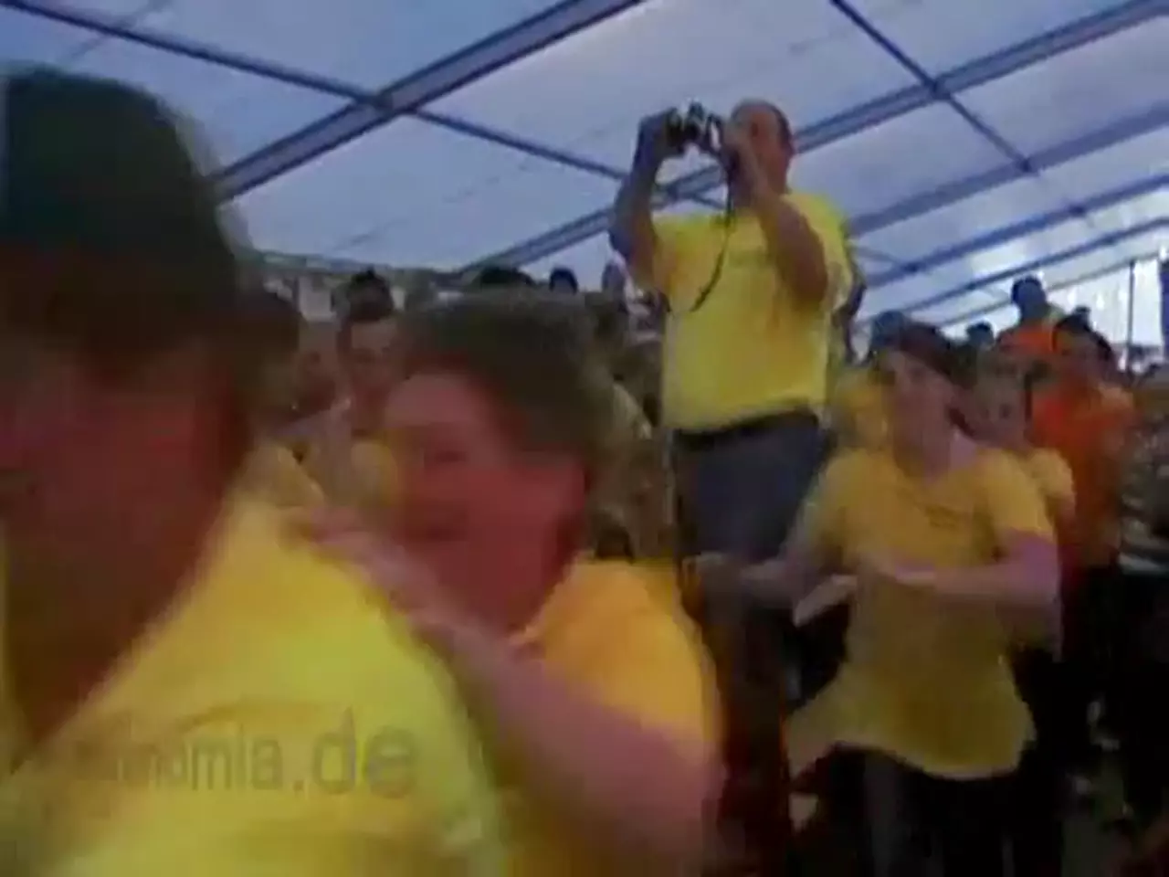 Foto: Die Jahnataler Kartoffelkäfer -  Sieger beim 9. Spitzstein-Drachenboot-Cup (Video 7 von x)