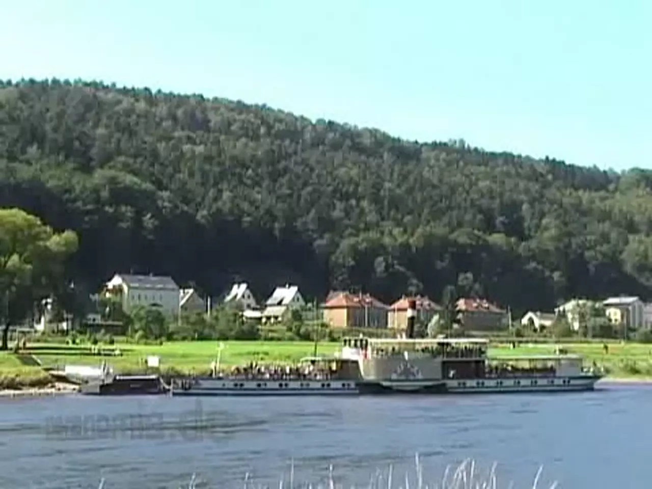 Foto: Schaufelraddampfer Pirna der Sächsischen Dampfschifffahrt in Bad Schandau