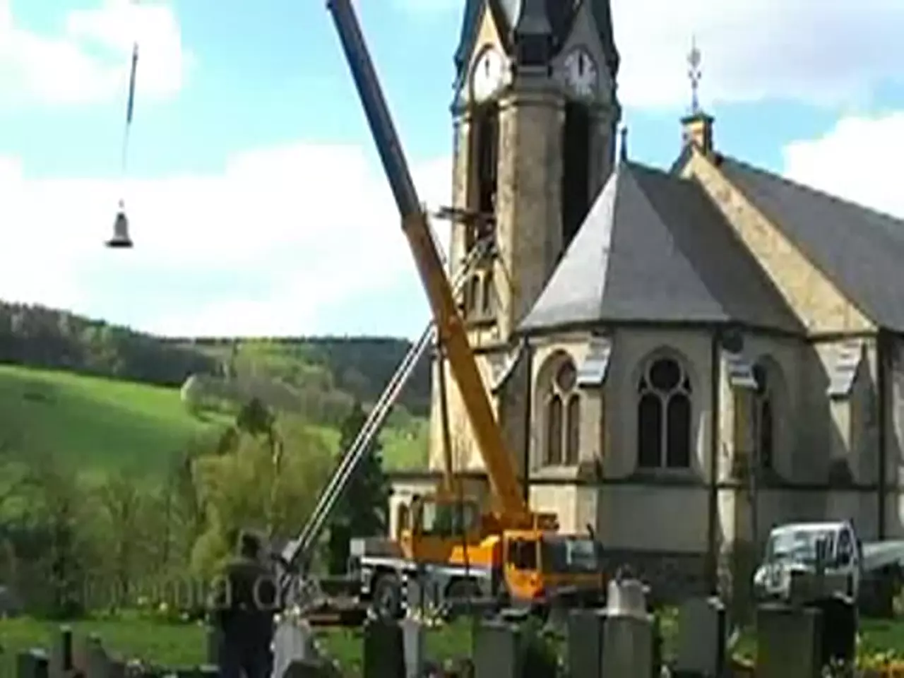 Foto: Einbau der Kirchenglocken in der Kirche zu Rechenberg (1)