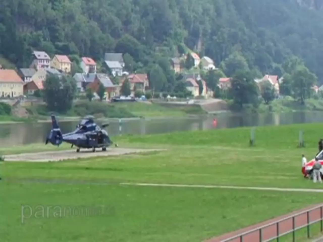 Foto: Rettungsübung der Bundespolizei mit Helikopter - Bad Schandau