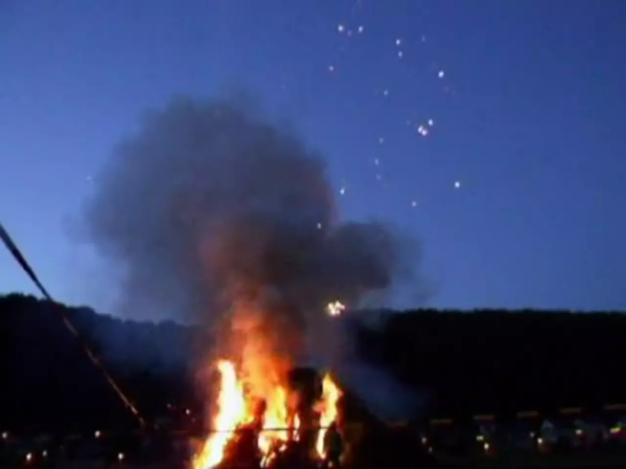 Foto: Sonnenwendfeier 2010 in Krippen mit Lagerfeuer und Feuerwerk