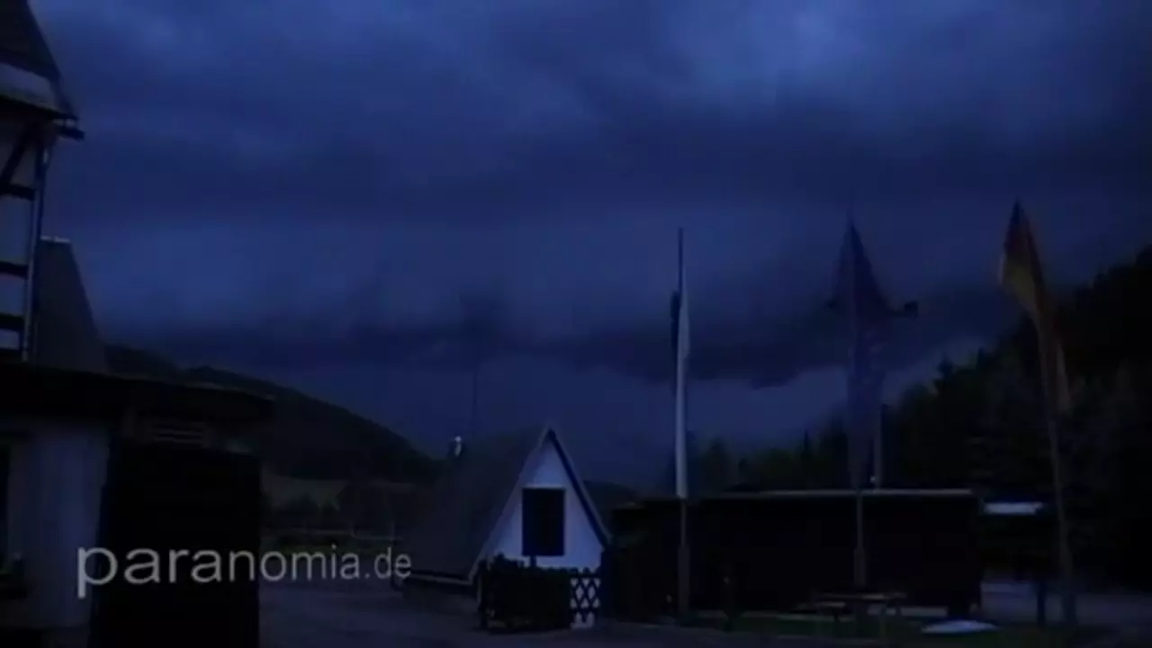 Foto: Beeindruckende Wolkenfront - Gewitter in Holzhau