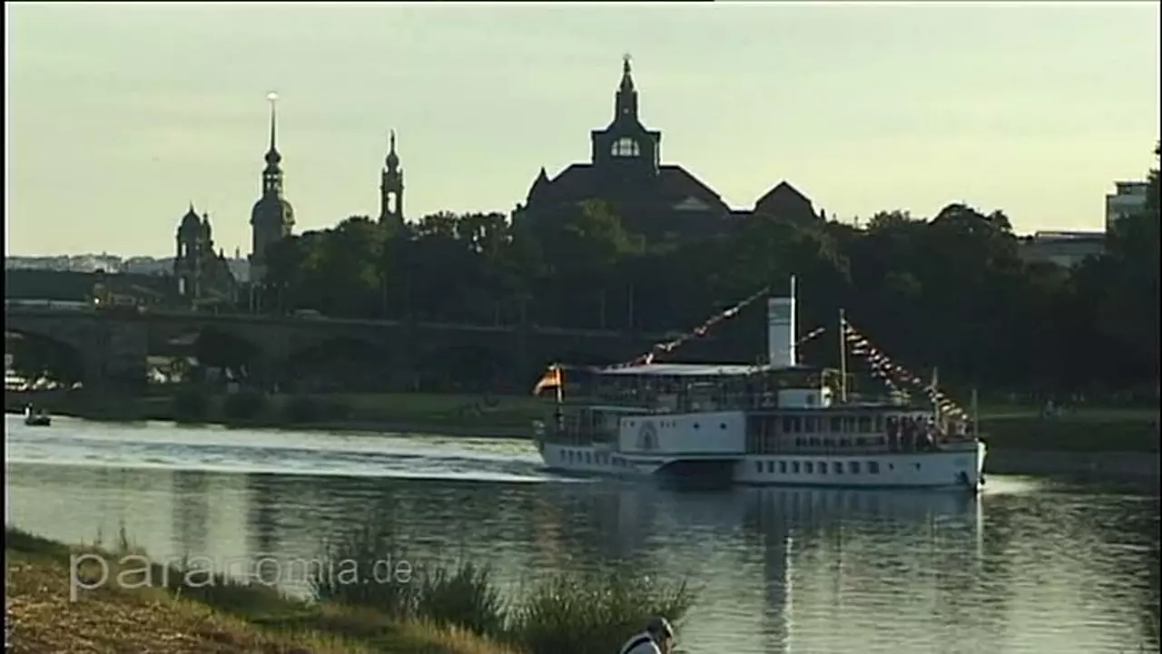 Foto: Flottenparade 175 Jahre Sächsische Dampfschifffahrt in Dresden
