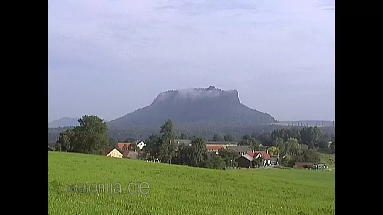 Foto: Lilienstein und Pfaffenstein - Weissig - Struppen - Sächsische Schweiz