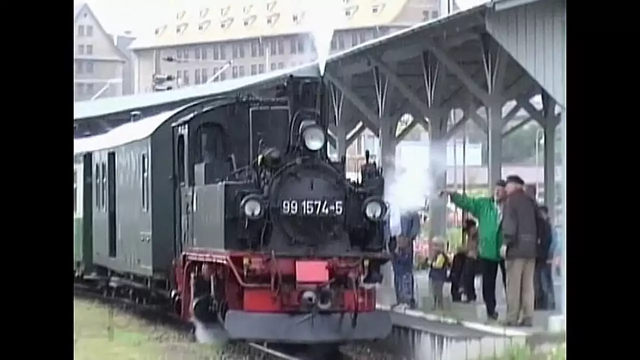 Foto: Die Dampflok der Döllnitzbahn im Bahnhof Oschatz