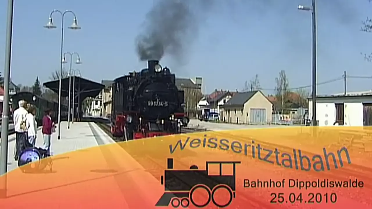 Foto: Die Weißeritztalbahn bei der Ausfahrt aus dem Bahnhof Dippoldiswalde