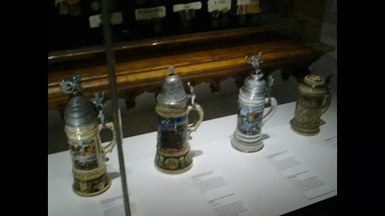Foto: Militärhistorisches Museum Dresden - Orden, Pokale, Trophäen