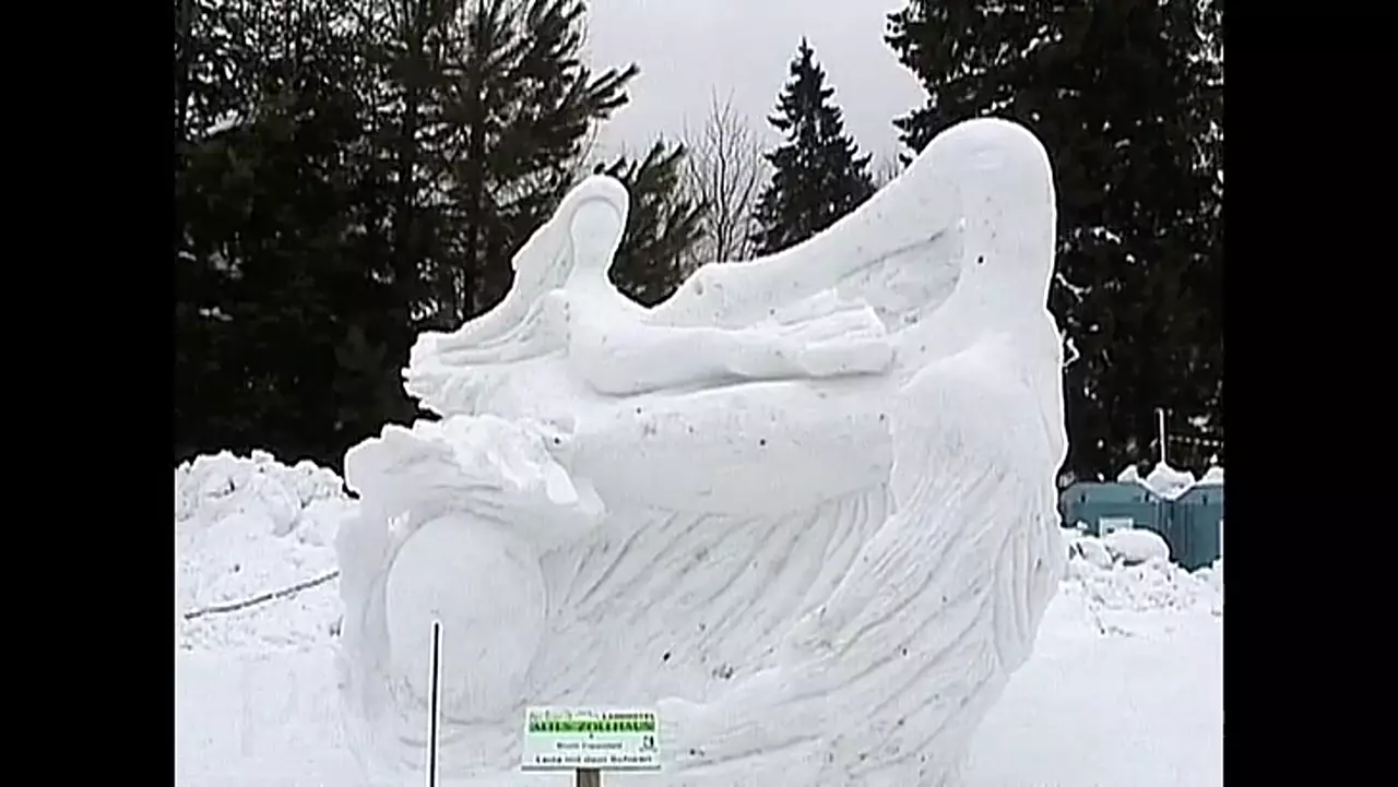 Foto: Schneeskulpturen- Wettbewerb 2011 in Hermsdorf