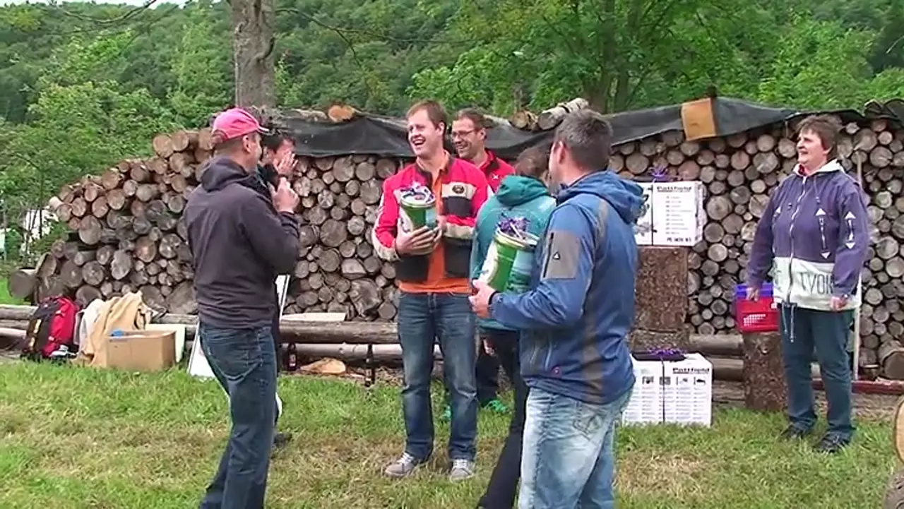 Foto: Holzsägen beim Dorffest Holzhau - Siegerehrung der Männer