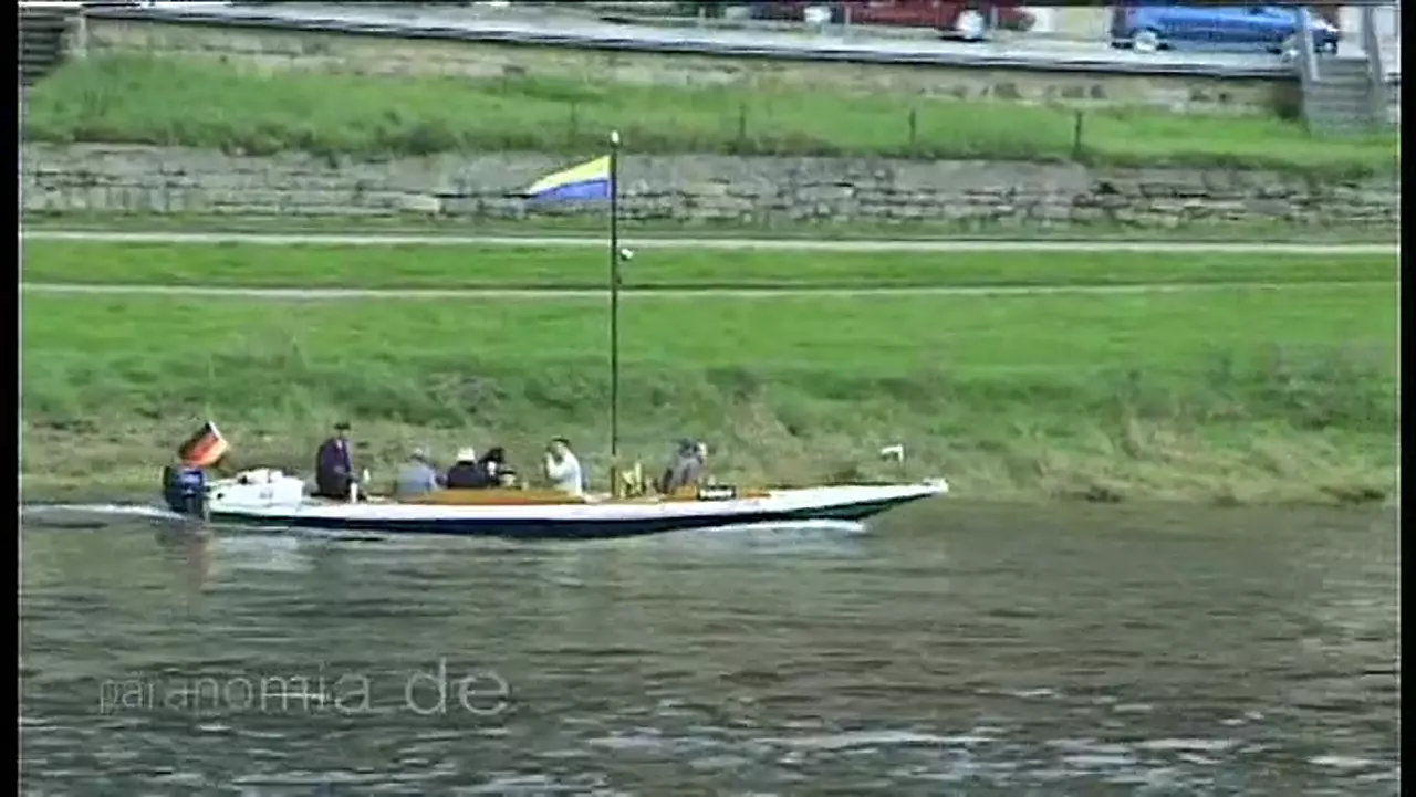 Foto: Bootscharter Strohbach aus Krippen auf der Elbe unterwegs