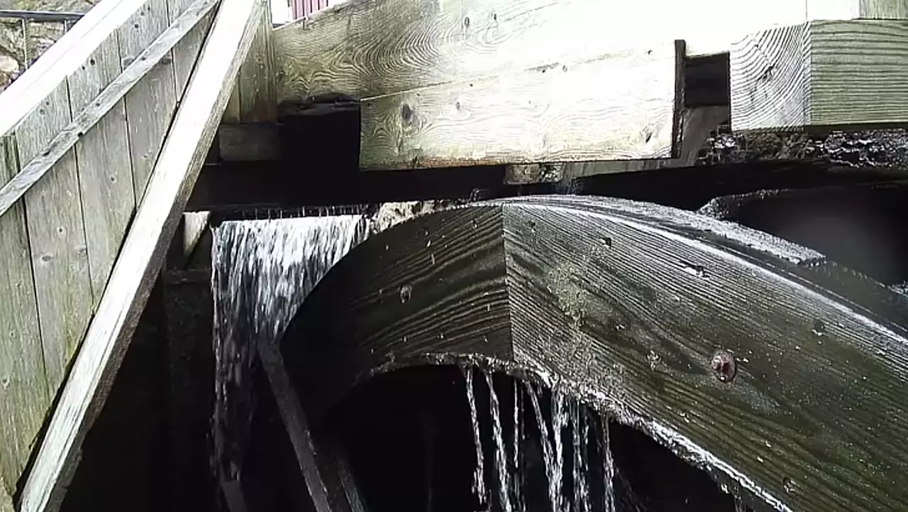 Foto: Stockvideo / Footage Weicheltmühle - Mühlgraben - Stehendes Wasserrad