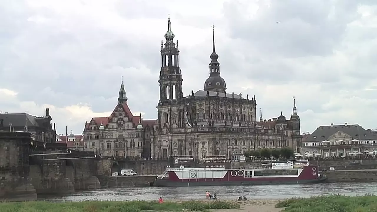 Foto: Dresden - Glockengeläut der Dresdner Katholischen Hofkiche