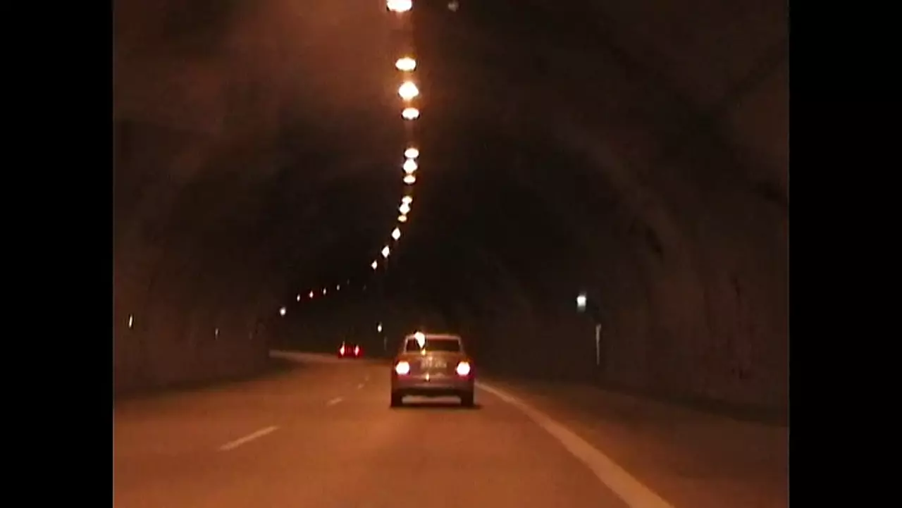 Foto: Tunnel auf der Autobahn A17 zwischen Dresden West und Pirna