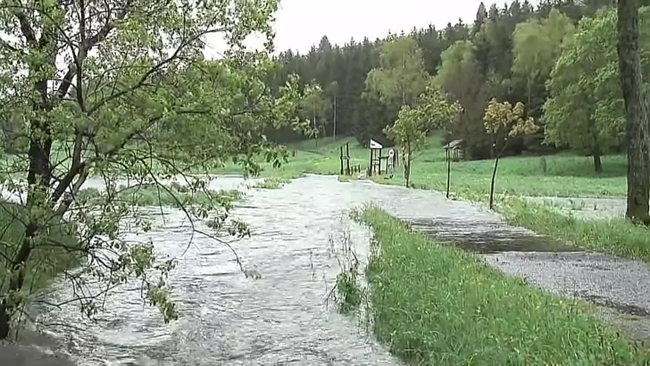 Foto: Hochwasser 2013 - Grenzübergang nach Moldava - Freiberger Mulde