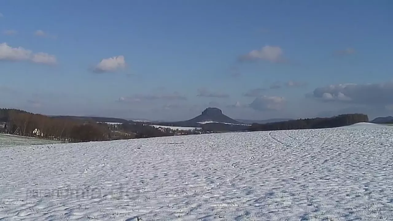 Foto: Lilienstein und Festung Königstein im Schnee