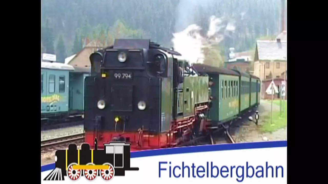 Foto: Die Fichtelbergbahn vor der Ausfahrt nach Kretscham-Rothensehma