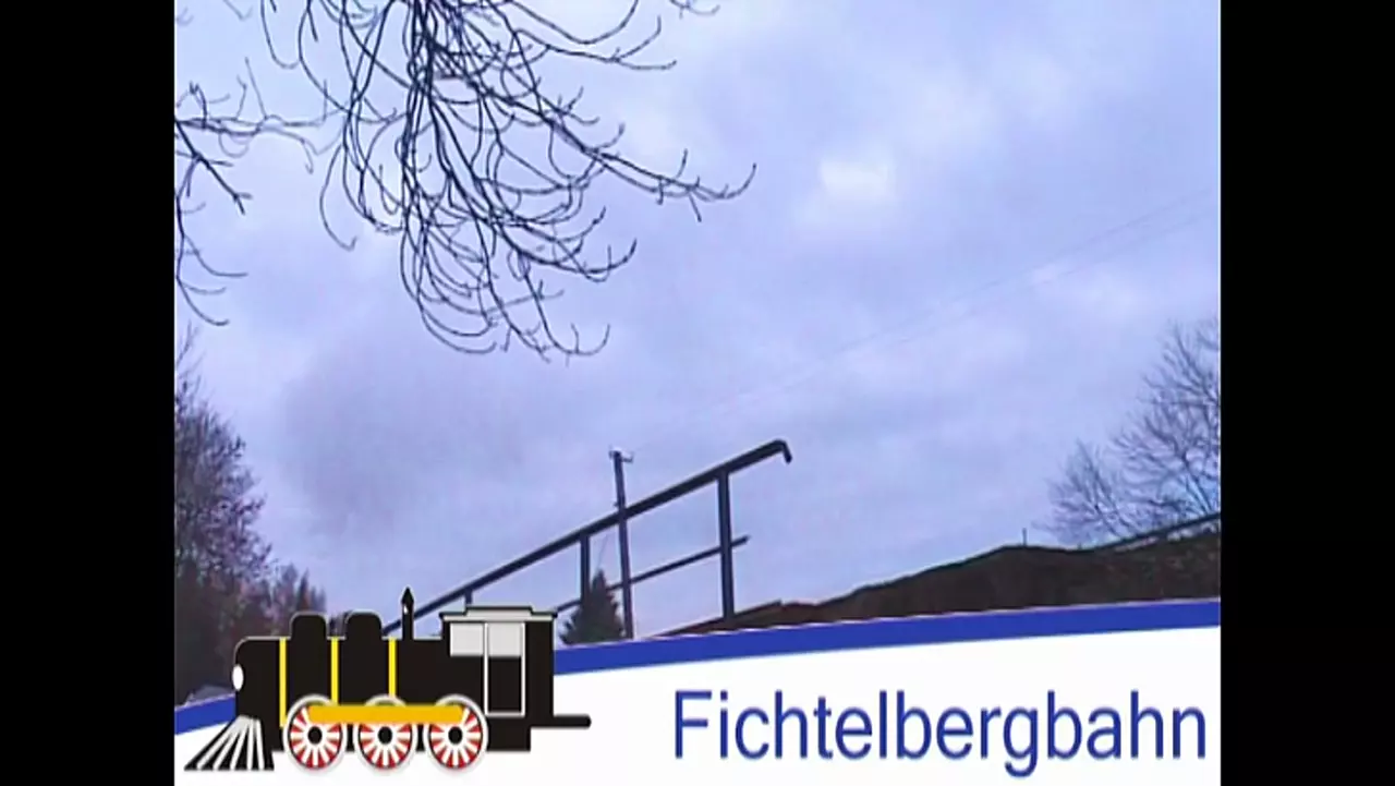 Foto: Die Fichtelbergbahn bei der Ausfahrt am HP Vierenstraße